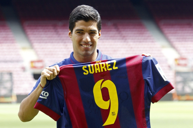 Luis Suárez nastoupí k prvnímu zápasu s Barcelonou proti Realu Madrid. Luis Suárez nastoupí k prvnímu zápasu s Barcelonou proti Realu Madrid.