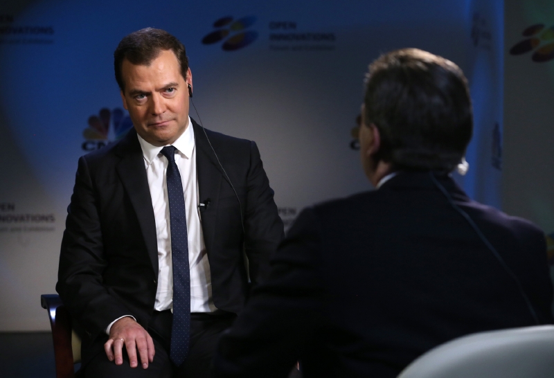 Ruský premiér Dmitrij Medvěděv při rozhovoru s CNBC.