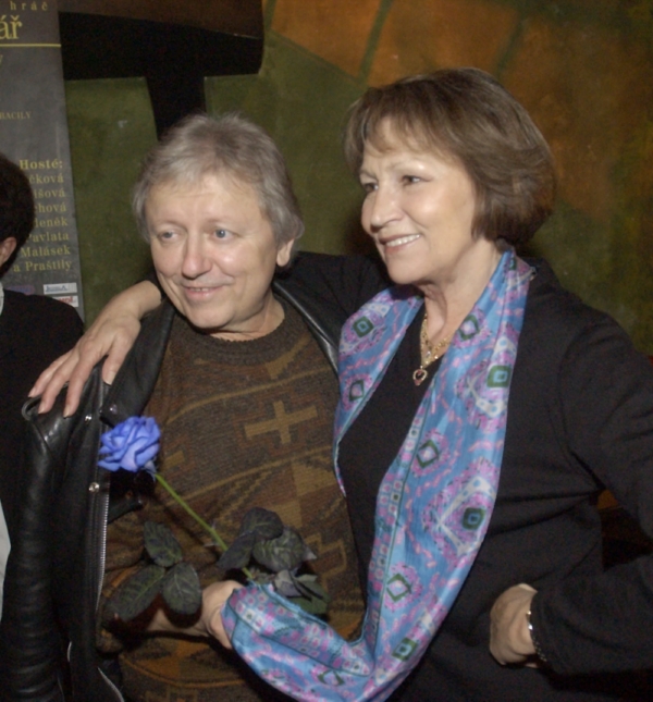 Zpěváci Václav Neckář a Marta Kubišová (2003). Zpěváci Václav Neckář a Marta Kubišová (2003).