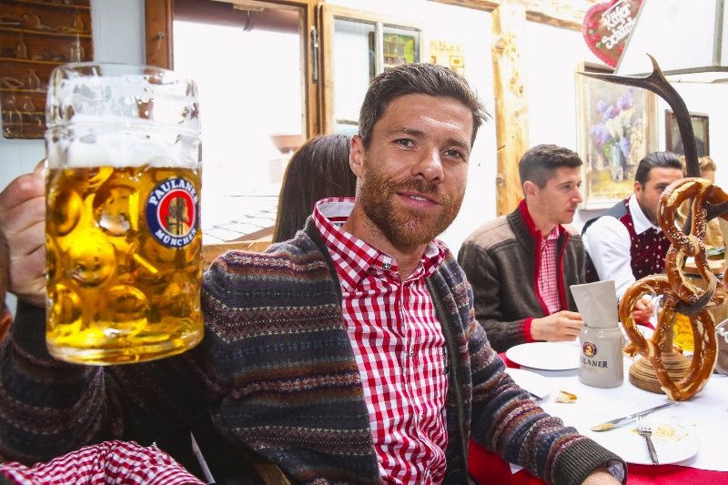 Xabi Alonso si užívá nový život v Bavorsku. Xabi Alonso si užívá nový život v Bavorsku.
