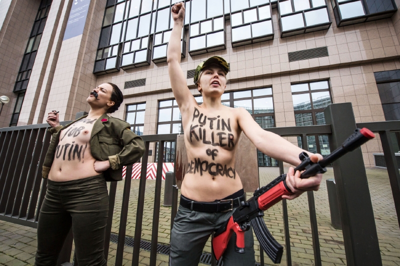 Holky z naší Femen školky si Putina velmi "oblíbily".