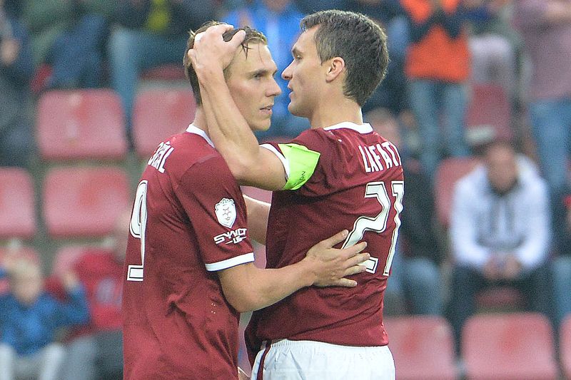 Bořek Dočkal (vlevo) s Davidem Lafatou.