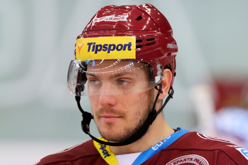 Hokejový útočník Tomáš Rachůnek končí v Novokuzněcku v Kontinentální lize. Hokejový útočník Tomáš Rachůnek končí v Novokuzněcku v Kontinentální lize.