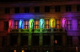 Videomapping je vizuální umění, které využívá projekci ve volném prostoru například na budovy nebo na vodní plochu.