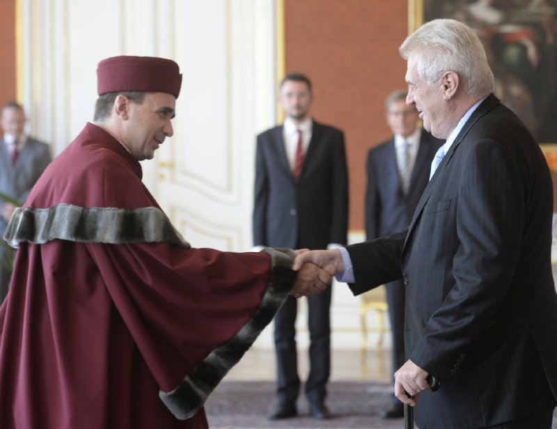 Prezident Miloš Zeman a rektor Vysoké školy polytechnické v Jihlavě Václav Báča.