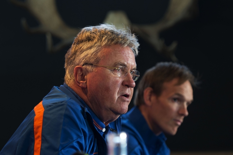 Guus Hiddink by měl zůstat trenérem nizozemských fotbalistů, přestože mu hodně nevyšel vstup do kvalifikace o mistrovství Evropy 2016. Guus Hiddink by měl zůstat trenérem nizozemských fotbalistů, přestože mu hodně nevyšel vstup do kvalifikace o mistrovství Evropy 2016.