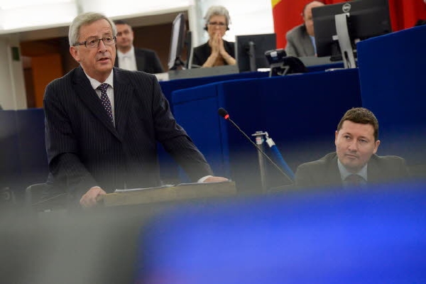 Nový šéf EK Juncker v Evropském parlamentu.