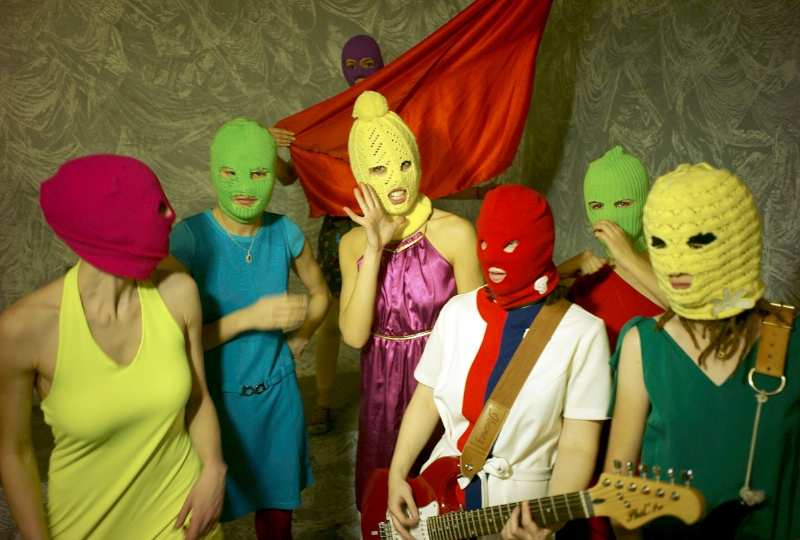 Pussy Riot se proslavily virválem v kostele v rámci boje proti Putinovu režimu. Pussy Riot se proslavily virválem v kostele v rámci boje proti Putinovu režimu.
