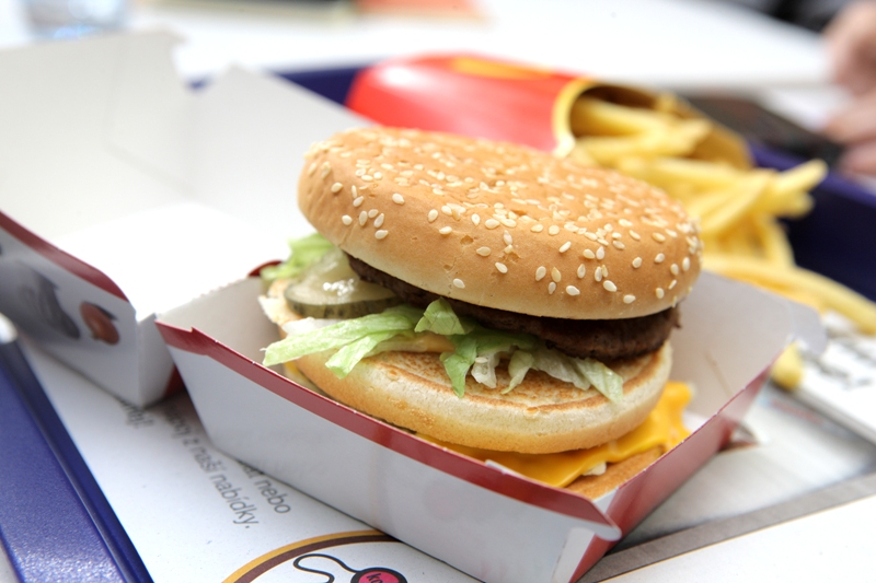 Nizozemští reportéři nachytali kritiky jídla na hamburgery (ilustrační foto).