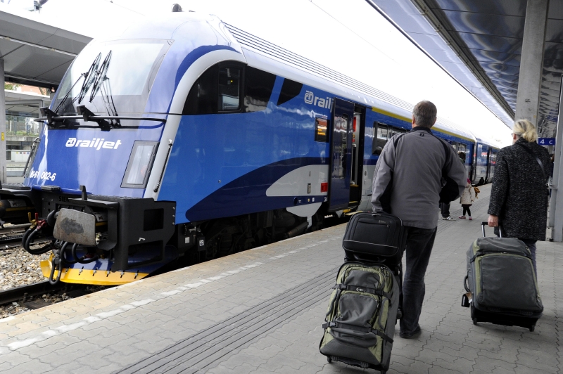 Dráhy porušily zákon při nákupu railjetů. Dráhy porušily zákon při nákupu railjetů.