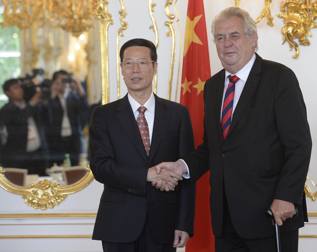 Prezident Miloš Zeman s prvním čínským vicepremiérem Čang Kao-liem.