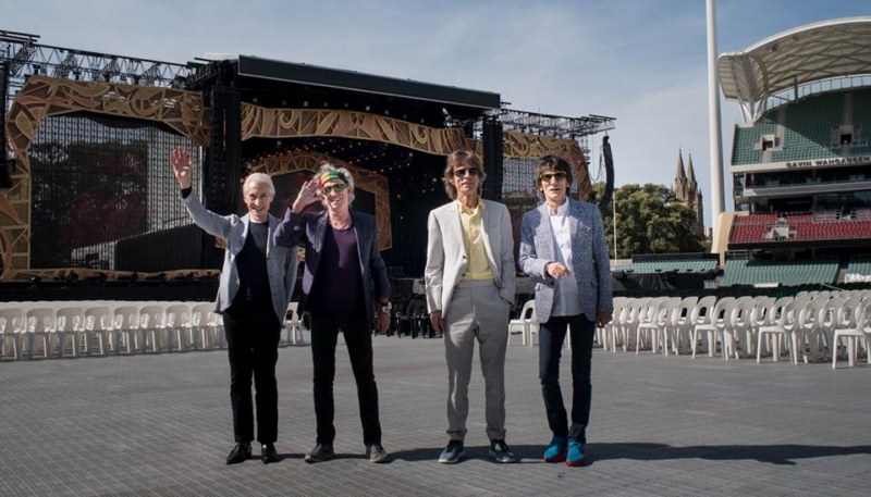 Členové kapely The Rolling Stones před stadionem Adelaide Oval, kde v sobotu odstartovali turné. Členové kapely The Rolling Stones před stadionem Adelaide Oval, kde v sobotu odstartovali turné.