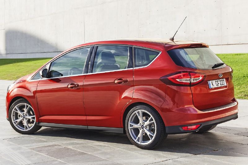 Tabulku prodejů v neprůhledné kategorii vede značka Ford.