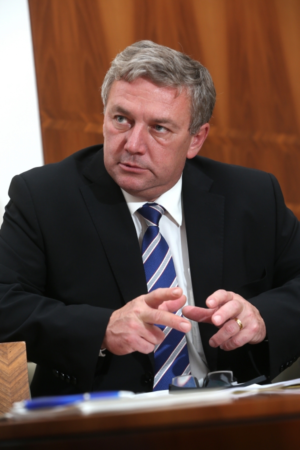 Ministr dopravy Antonín Prachař.
