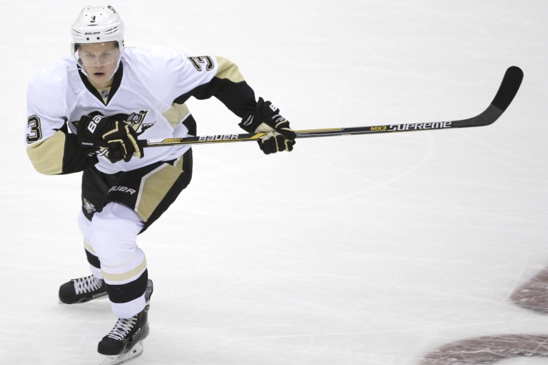 Dvacetiletý finský hokejista Olli Määttä z Pittsburghu má možná rakovinu štítné žlázy. Dvacetiletý finský hokejista Olli Määttä z Pittsburghu má možná rakovinu štítné žlázy.