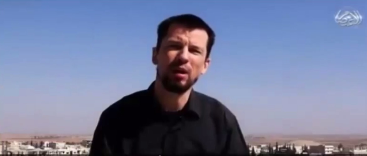 Zajatý britský fotoreportér John Cantlie se objevil na novém videozáznamu.