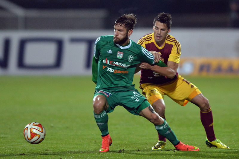 Dukla Praha dohrávala na Julisce přerušené utkání s Příbramí.