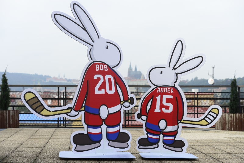 Králíci Bob a Bobek, maskoti hokejového šampionátu v Praze a Ostravě.