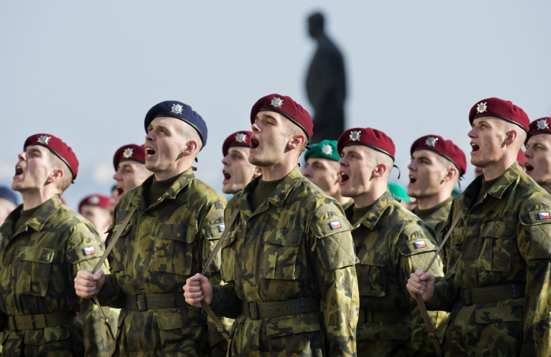 Přísaha vojáků při příložitosti výročí vzniku Československa.