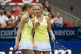 Karolína Plíšková s dvojčetem Kristýnou.