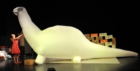 Herci Tomáš David jako Karel a Jana Drgová v roli Růženy.