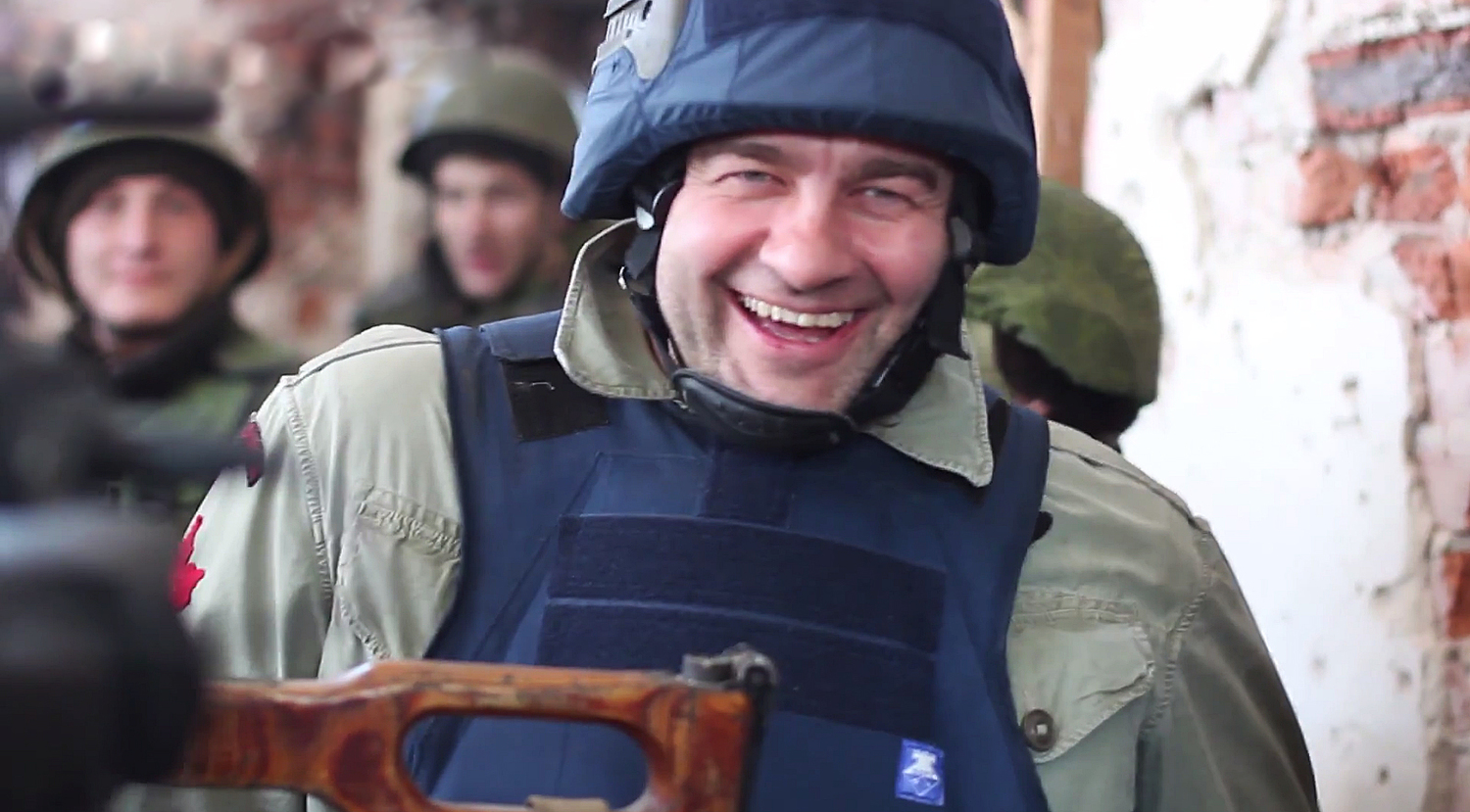 Herec Poročenkov pomáhá dobýt doněcké letiště.