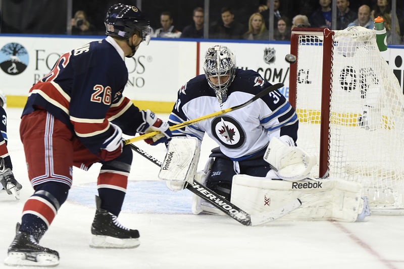 Brankář Ondřej Pavelec vychytal v zápase s New York Rangers čisté konto.