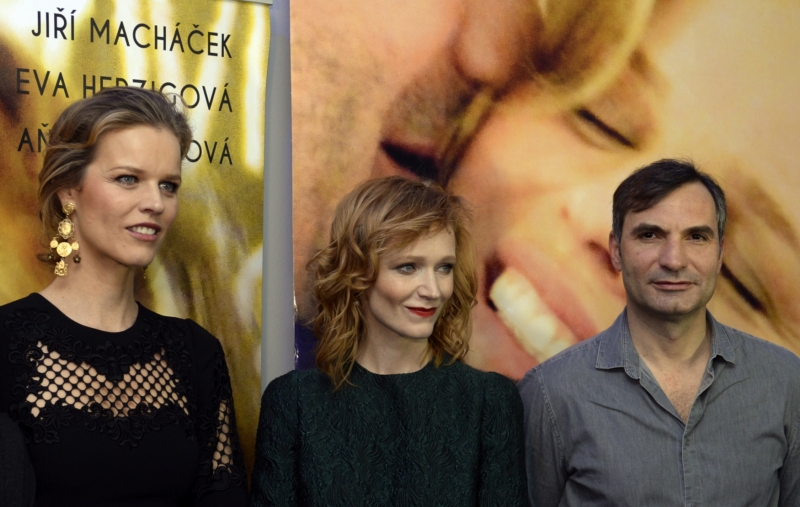 Eva Herzigová, Aňa Geislerová a Jiří Macháček si zahráli ve filmu Pohádkář. Eva Herzigová, Aňa Geislerová a Jiří Macháček si zahráli ve filmu Pohádkář.