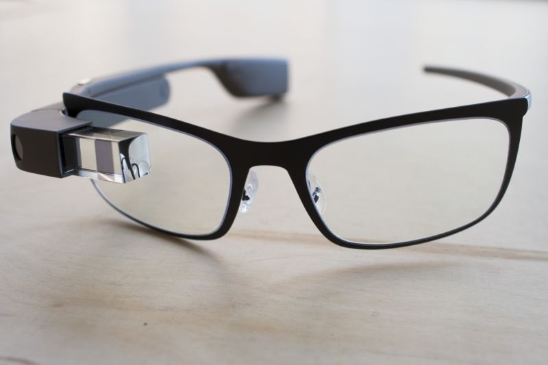 Počítačové brýle Google Glass. Počítačové brýle Google Glass.