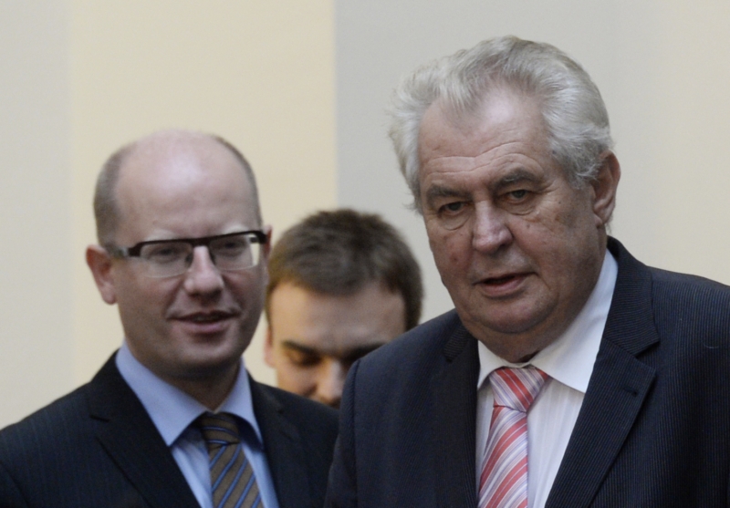 Premiér Bohuslav Sobotka a prezident Miloš Zeman.