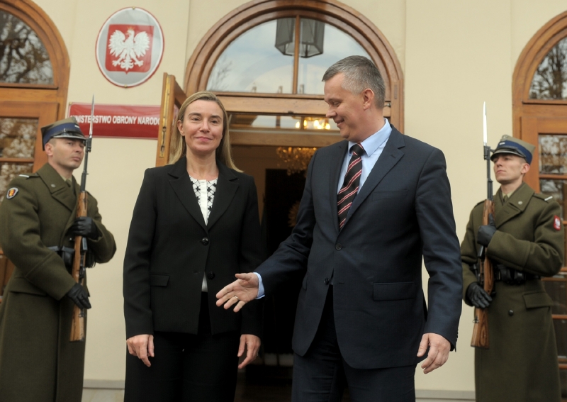 Mogheriniová na návštěvě Varšavy.
