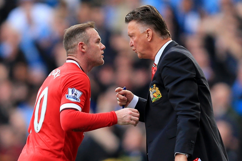 Wayne Rooney v rozmluvě s Louisem van Gaalem.