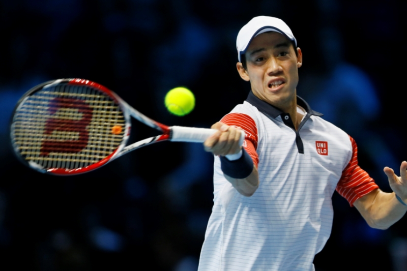 Kei Nišikori slaví výhru ve při svém debutu na turnaji.