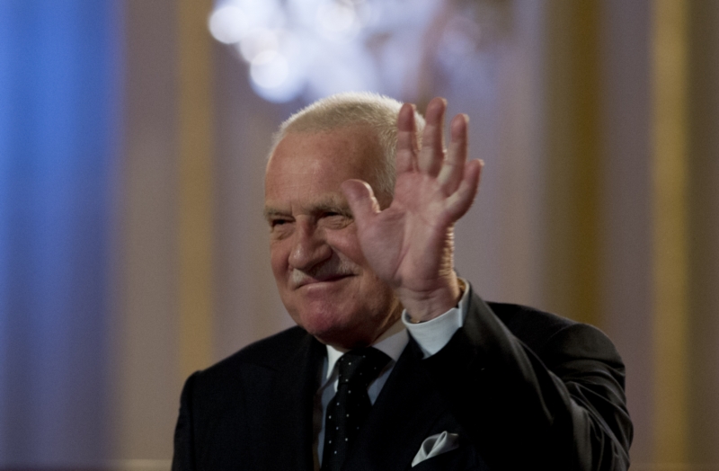 Nejoblíbenějším premiérem se podle průzkumu stal Václav Klaus.
