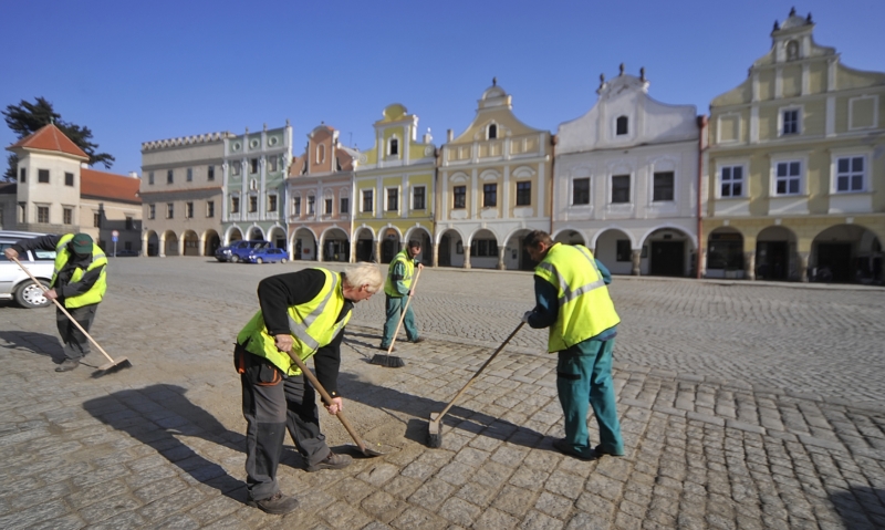 Sociální dávky jsou mnohdy výhodnější než nízko hodnocená práce.