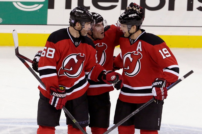 Jaromír Jágr (vlevo) se podílel na vítězství New Jersey.