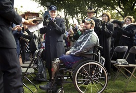 Veterán Christopher Powel z Texasu získal dům. Ne všichni se ale setkají s takovým zacházením.