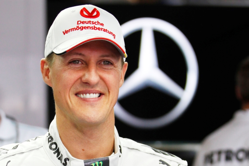 Rodina Michaela Schumachera stále věří, že se bývalý pilot formule 1 dokáže zotavit z vážného zranění hlavy. Rodina Michaela Schumachera stále věří, že se bývalý pilot formule 1 dokáže zotavit z vážného zranění hlavy.