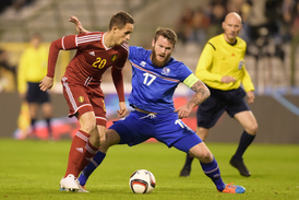 Kapitán Islandu Aron Einar Gunnarsson (vpravo).