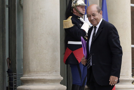 Francouzský ministr obrany Le Drian.