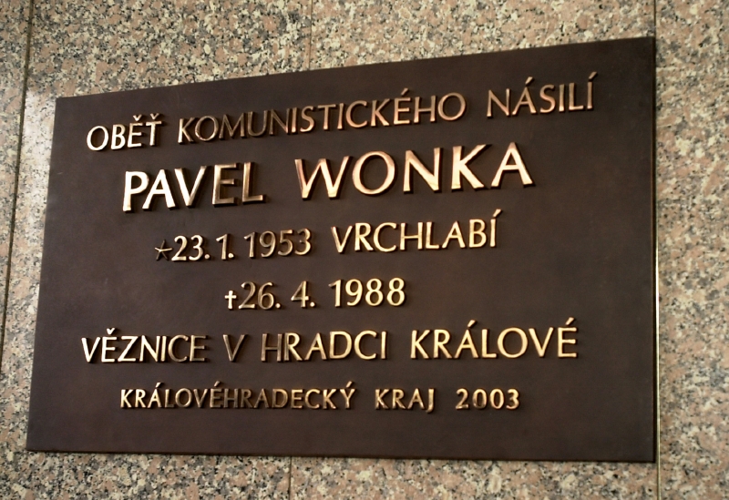 Smrt Pavla Wonka je zahalena tajemstvím. Smrt Pavla Wonka je zahalena tajemstvím.