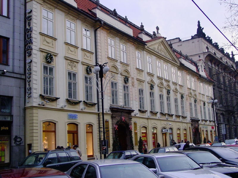 Slovanský dům v Praze má jeden z nejdražších nájmů v celé ČR. Slovanský dům v Praze má jeden z nejdražších nájmů v celé ČR.