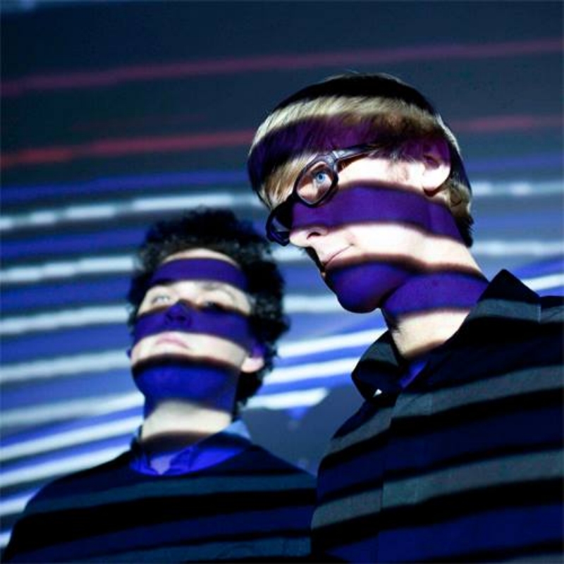 Britští producenti Simian Mobile Disco.
