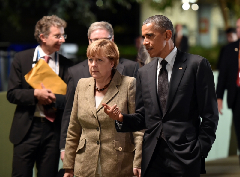 Barack Obama si povídá s kancléřkou Angelou Merkelovou na summitu G20. Barack Obama si povídá s kancléřkou Angelou Merkelovou na summitu G20.