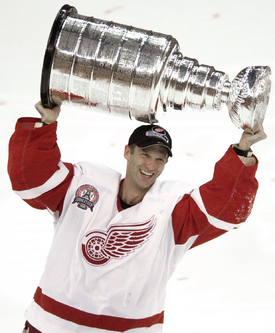 Dominik Hašek vyhrál s Detroitem Red Wings Stanley Cup.