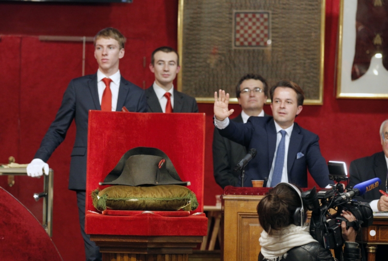 Klobouk Napoleona se vydražil za 52 milionů korun.