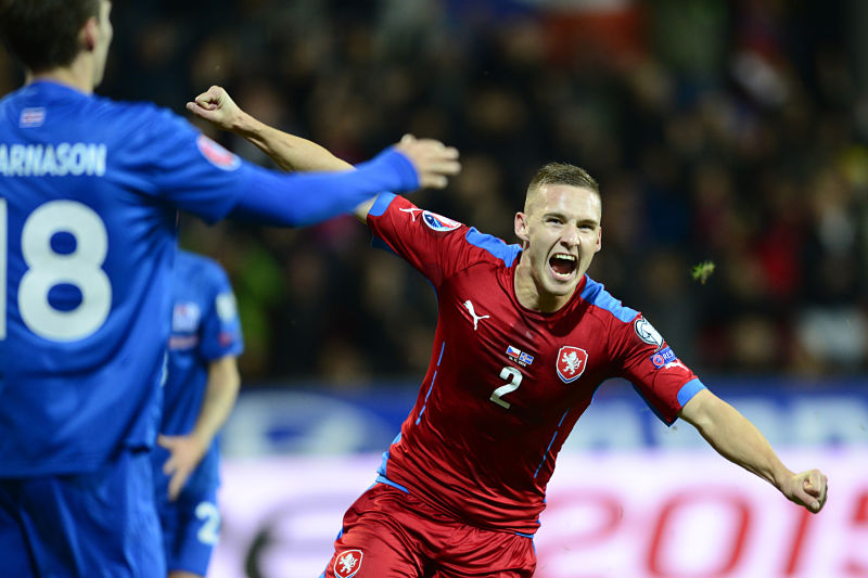 Češi vedou 2:1 nad Islandem díky střelám Kadeřábka a Krejčího.