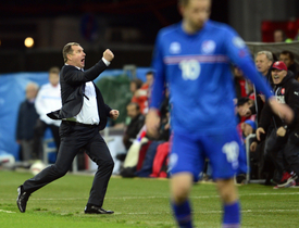 Pavel Vrba se raduje z gólu do sítě Islandu.