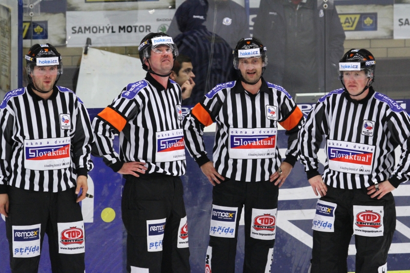 Zleva - rozhodčí Přemysl Skopal, Robert Čech, Roman Polák a Jaromír Bryška v utkání 20. kola hokejové extraligy PSG Zlín - HC Verva Litvínov, které se hrálo 14. listopadu 2014 ve Zlíně.