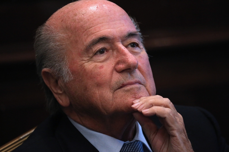 Prezident FIFA Sepp Blatter (na obr.) podal trestní oznámení na popud předsedy etické komise. Prezident FIFA Sepp Blatter (na obr.) podal trestní oznámení na popud předsedy etické komise.